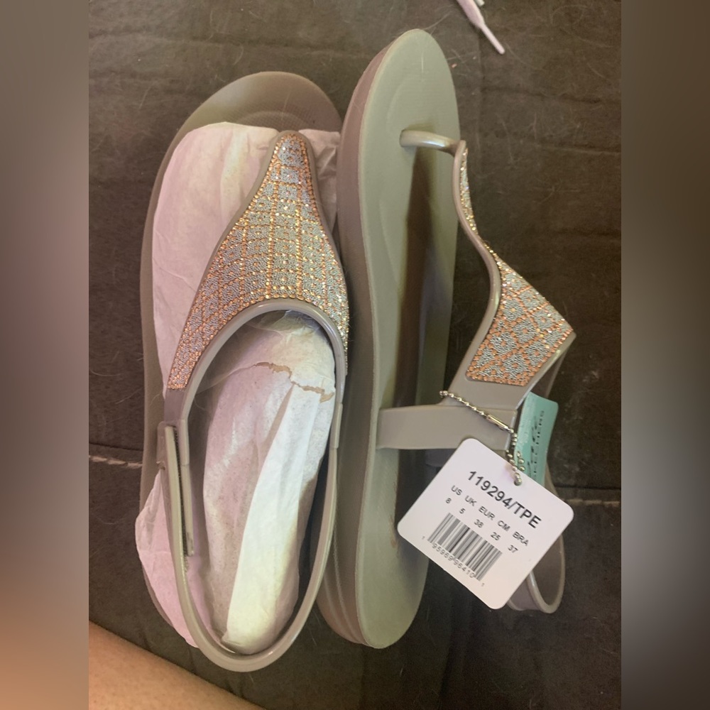Sketchers sandles/flats size 7